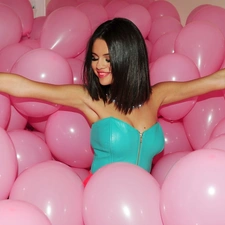 Selena Gomez, Balloons