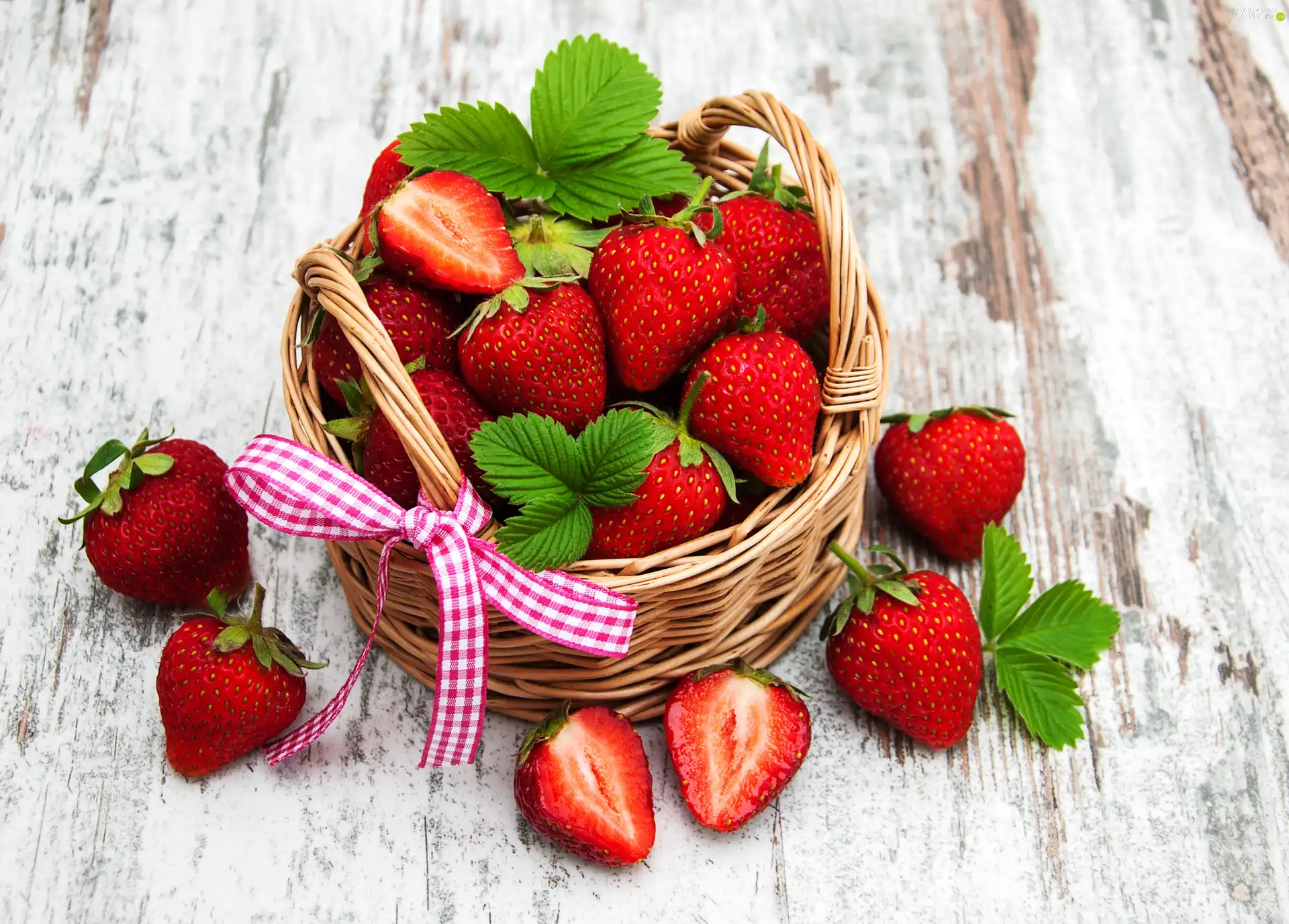 Leaf, board, basket, bow, strawberries