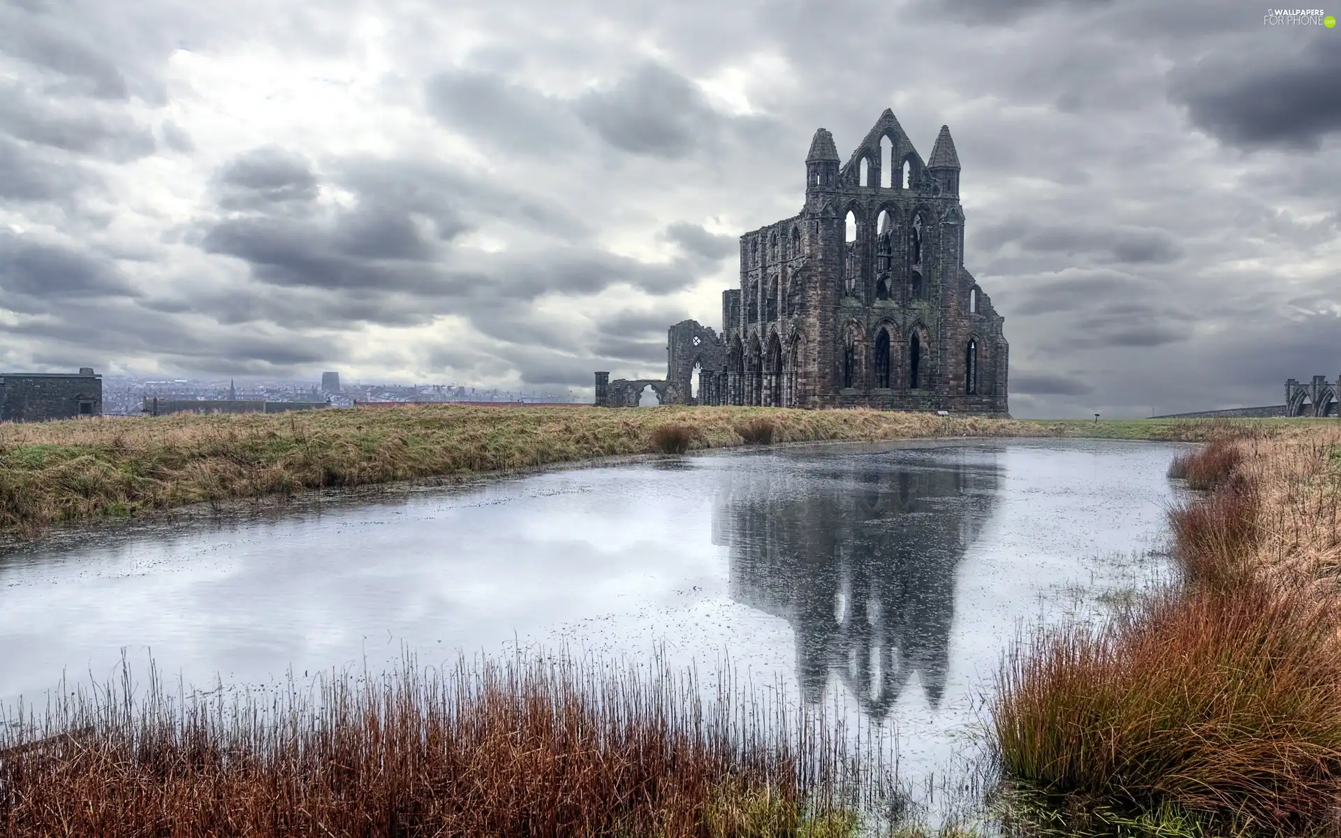 clouds, England, castle, Pond - car, ruins