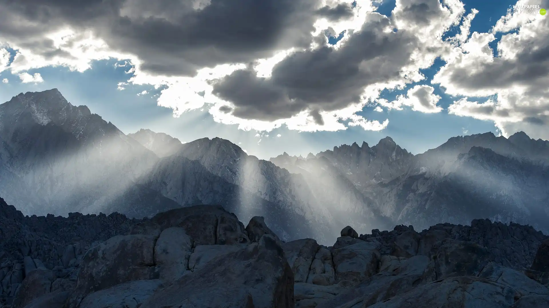 Mountains, rays of the Sun, clouds, peaks