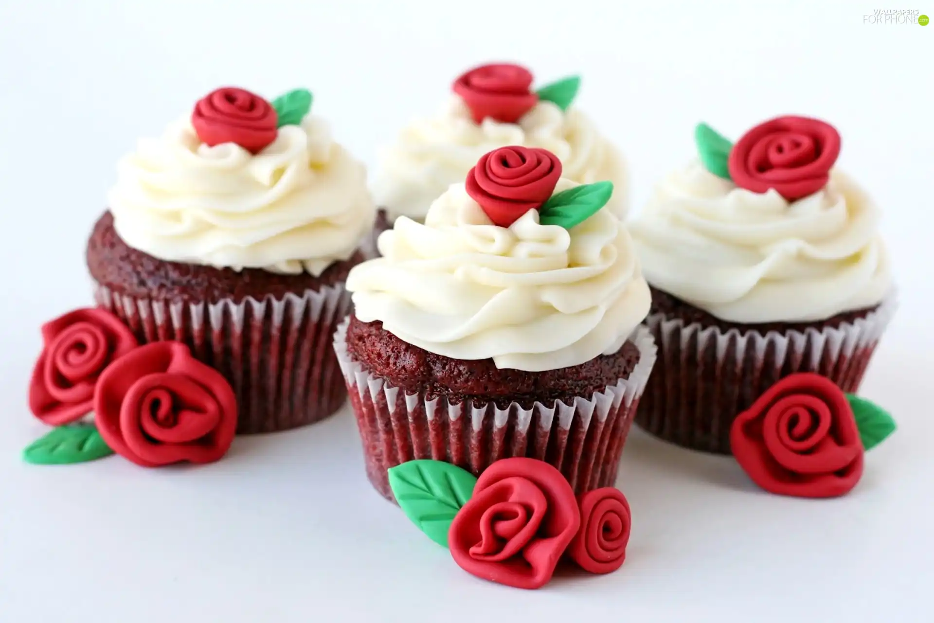Muffins, ornamentation, roses, cream