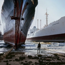 Beaches, vessels, scrapping