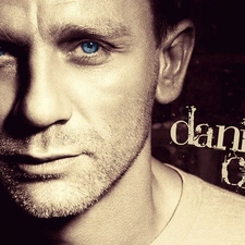 Daniel Craig