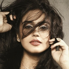 Hair, Huma Qureshi, dispelled