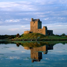 Dunguaire, Ireland, Castle