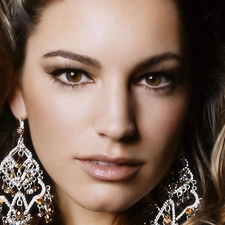 Kelly Brook, ear-ring