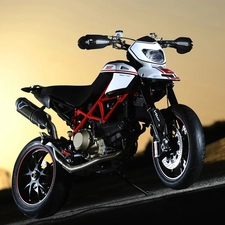 Ducati Hypermotard 1100 Evo, Handbary