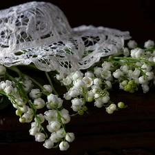 Hat, lilies, lacy