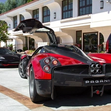 House, Pagani, parking