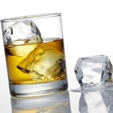 Whisky, knuckle, ice, cup