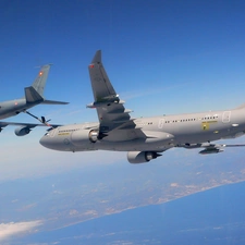 Airbus A330 MRTT, KC-135 Stratotanker