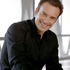 smiling, Julian McMahon