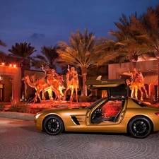 Golden, Mercedes SLS AMG