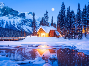 Mountains, Yoho National Park, Floodlit, Province of British Columbia, house, winter, Emerald Lake, Canada, forest, bridge
