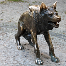 Wolf, old Zoo, Pozna?, sculpture