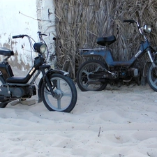 Tunisian, Scooter