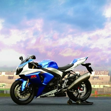 Suzuki GSX R 1000, square, Sky