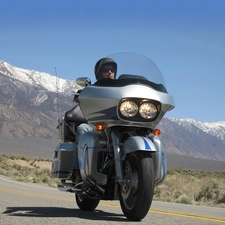 Harley Davidson Road Glide Ultra, spotlight