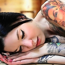 Women, tattoos