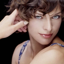 Milla Jovovich, The look