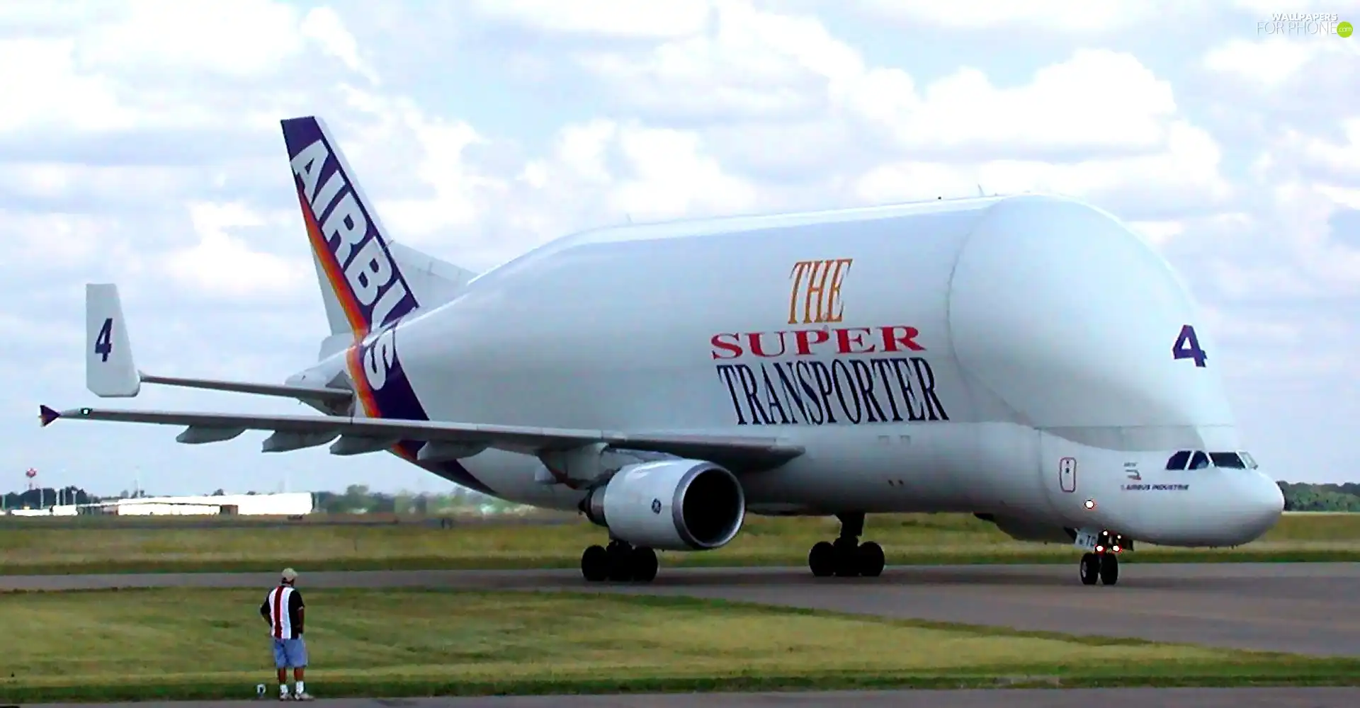 Airbus A300 Beluga, airport