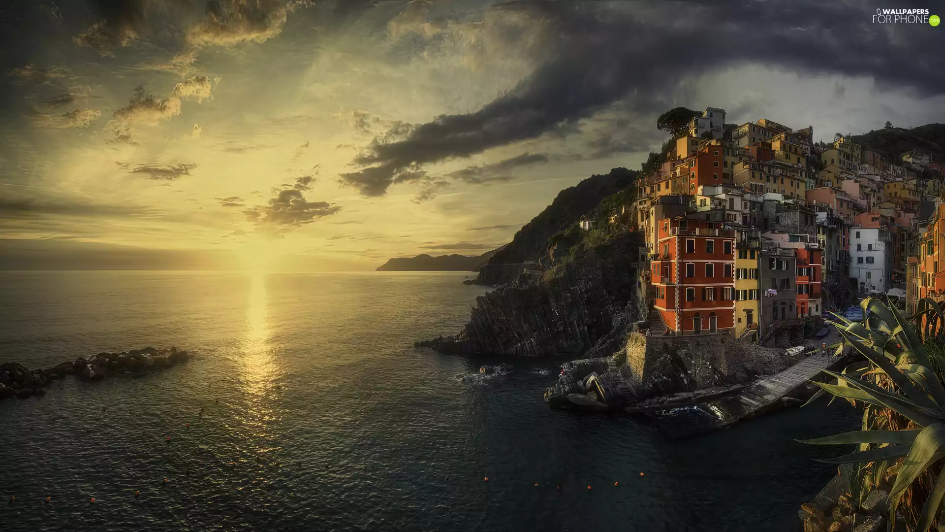 Ligurian Sea, Province of La Spezia, Houses, Riomaggiore, Italy, color, Great Sunsets