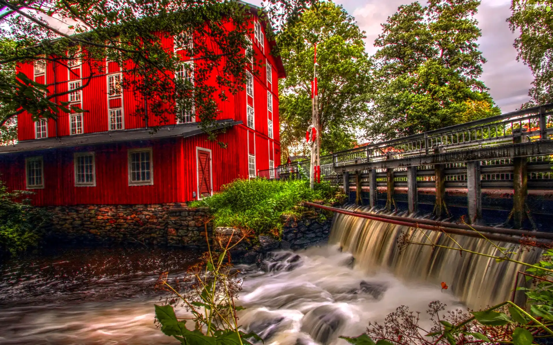 Red, River, dike, house