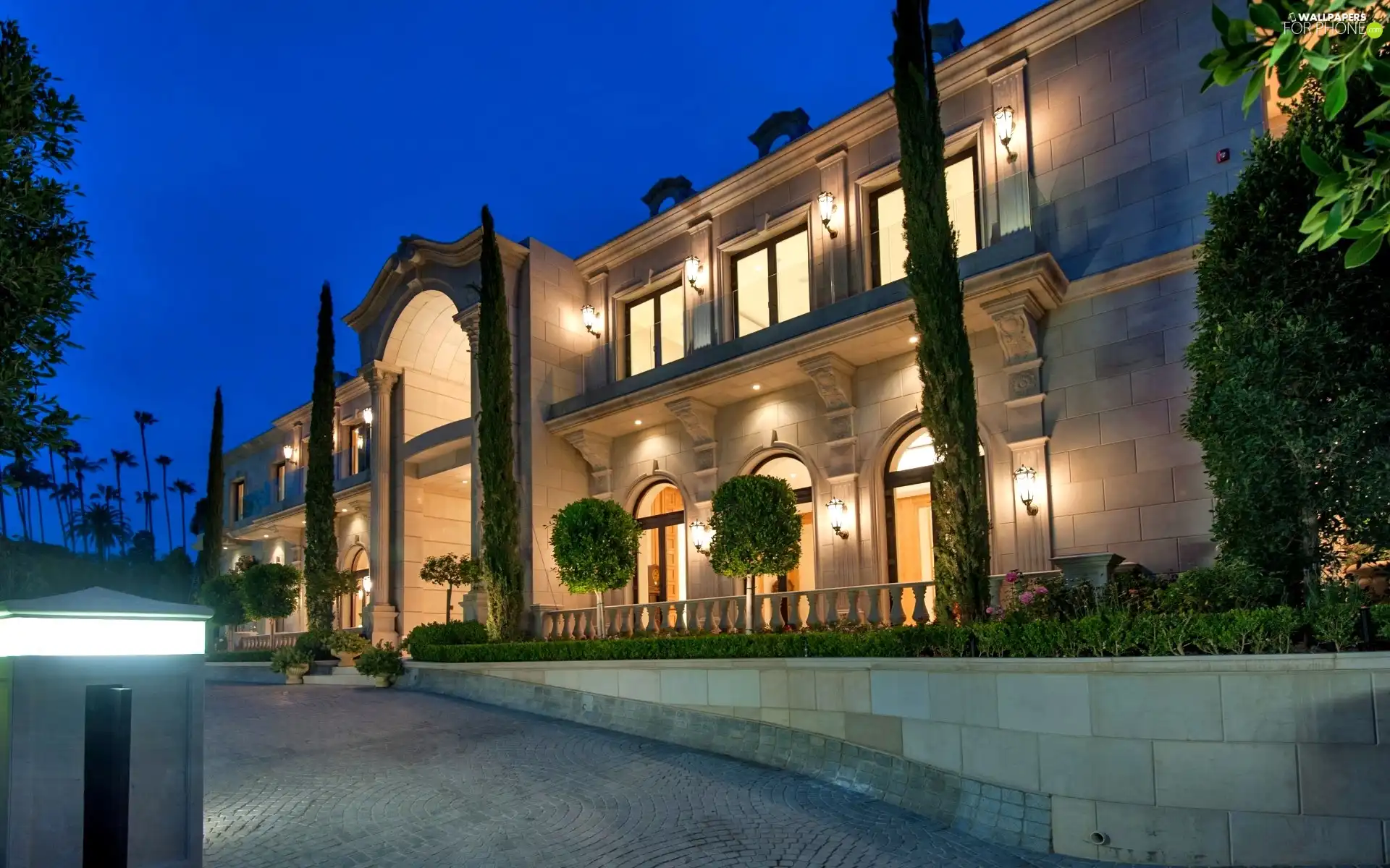 Floodlit, villa, driveway, house