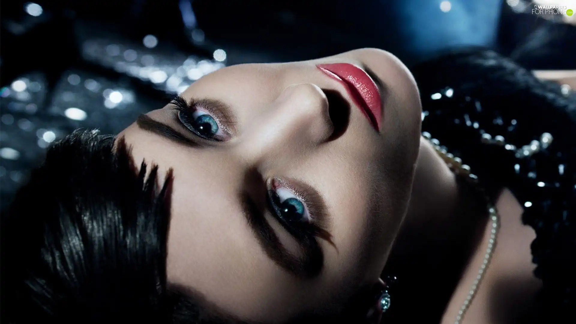 brunette, Eyes