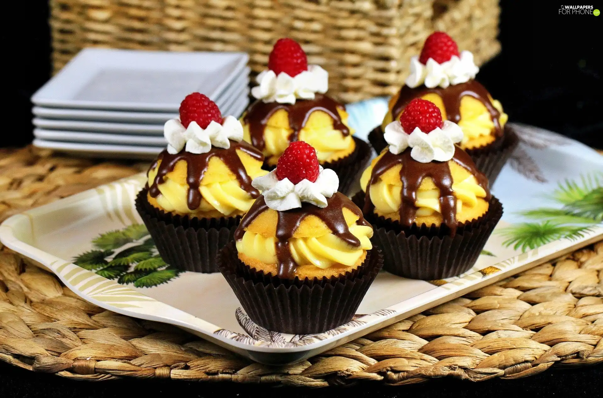 Muffins, Chocolate, glaze, cream