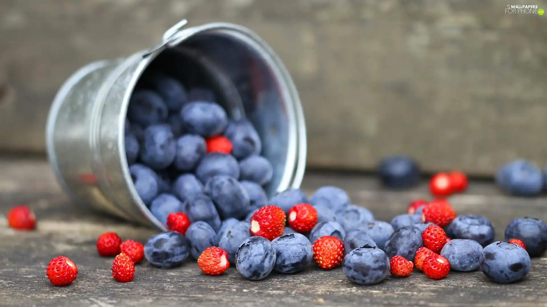Strawberries, harvest