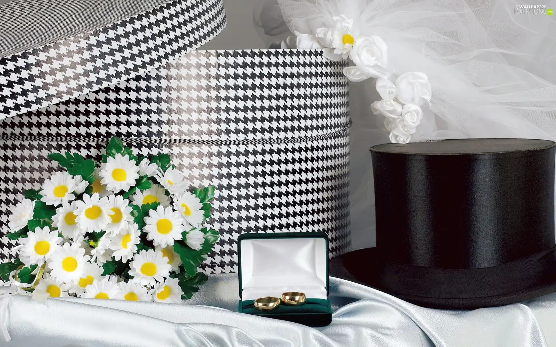 Hat, flowers, rings