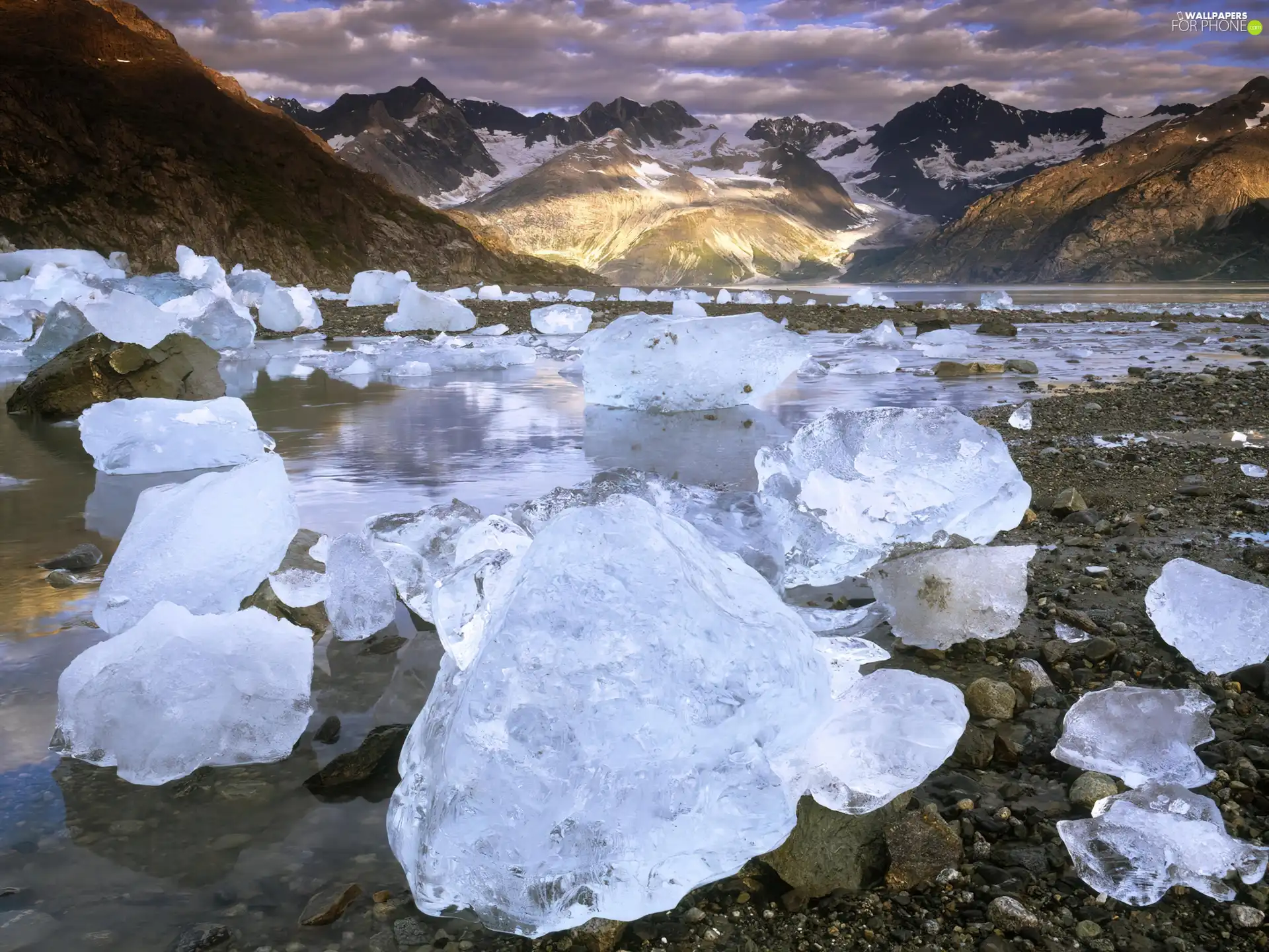 Mountains, lumps, ice, River