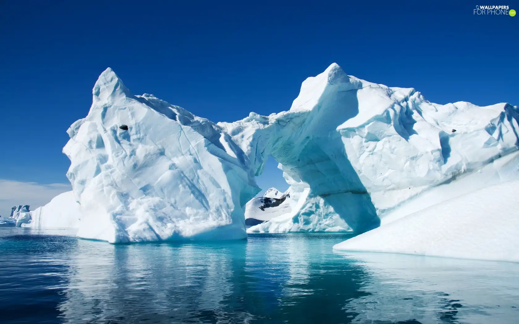 Ice, sea, mountains