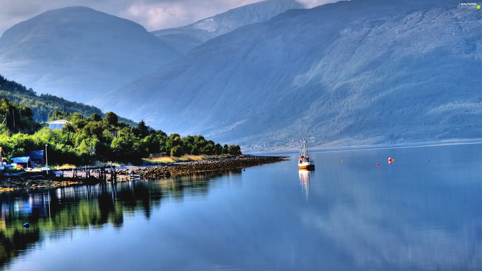 The ship, Mountains, lake