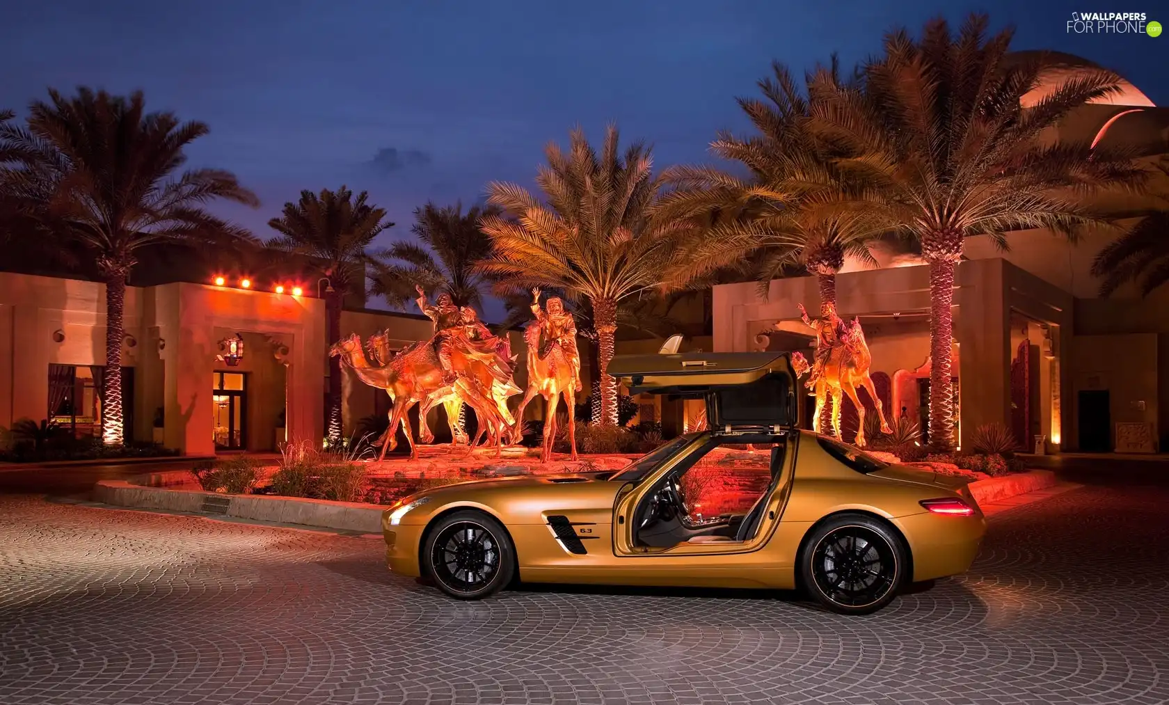 Golden, Mercedes SLS AMG