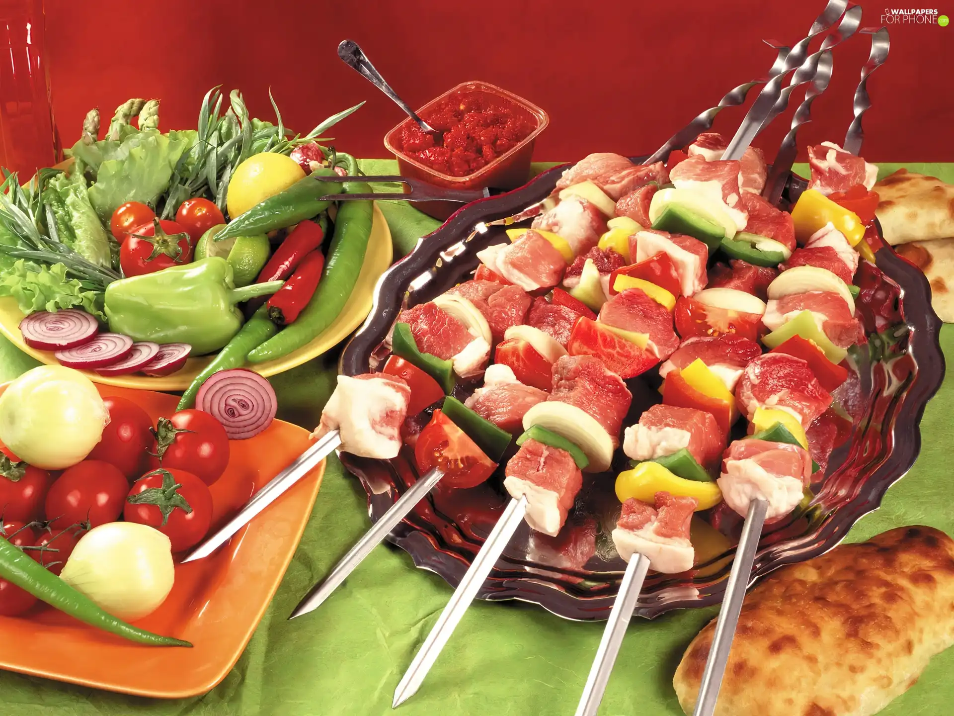Skewers, onions, pepper, tomatoes