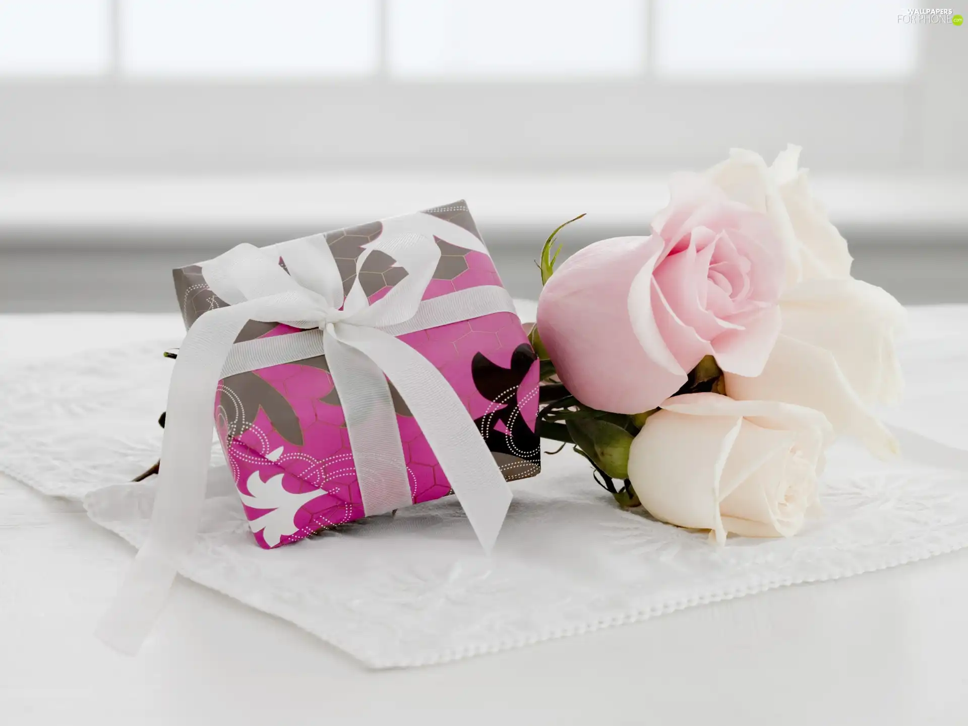 Present, Pink, roses