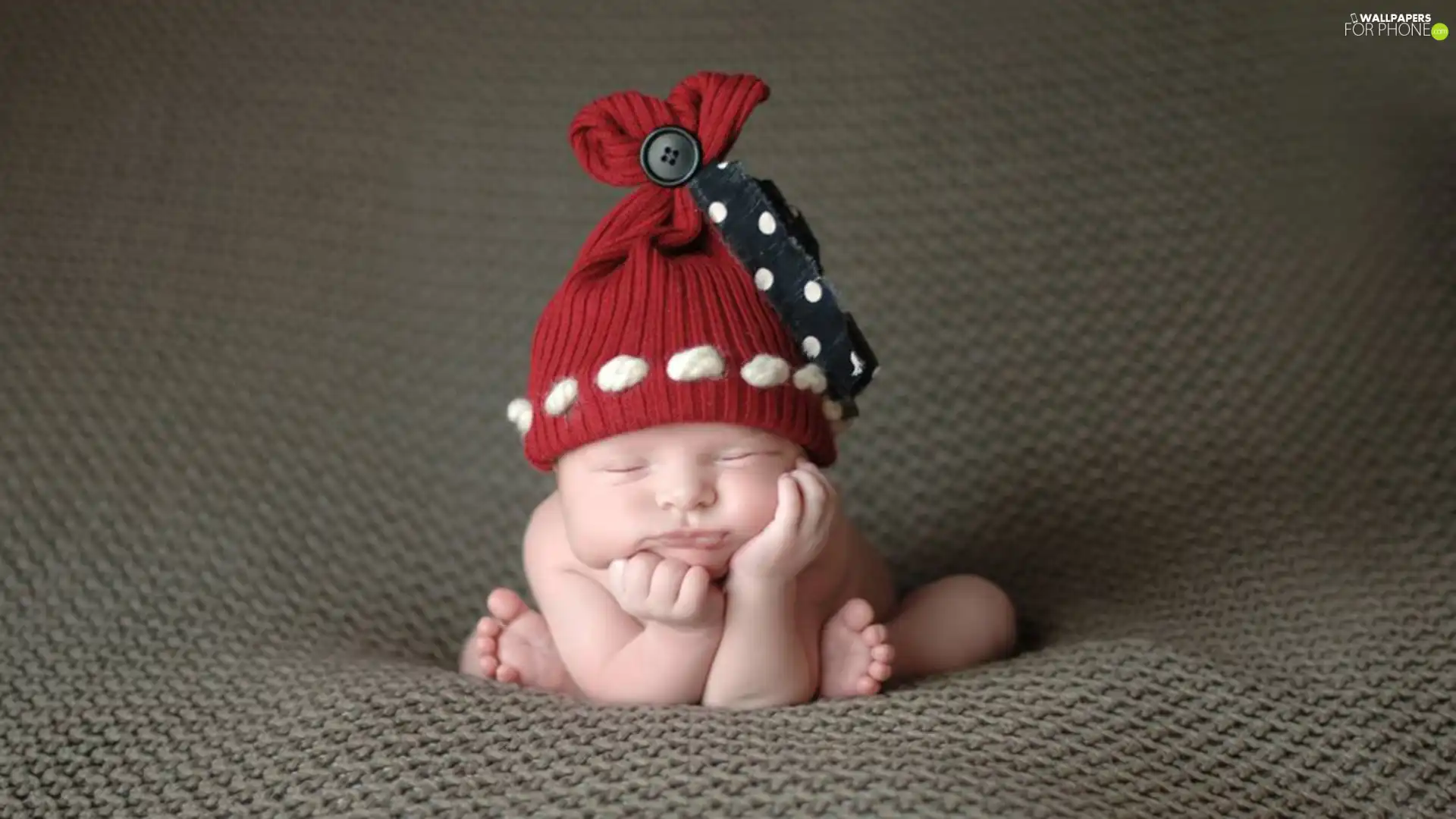 Bonnet, infant, red hot