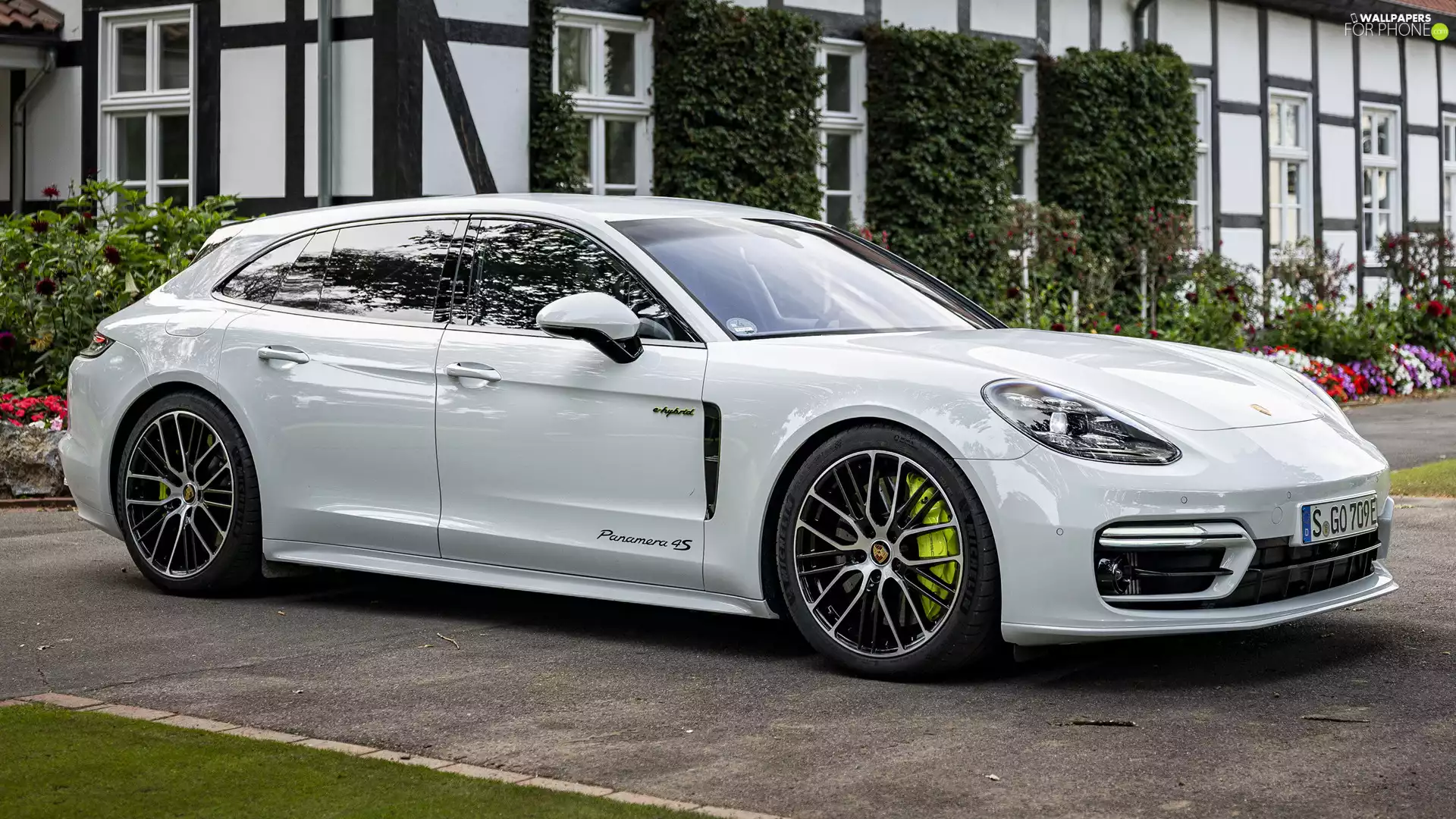 White, Porsche Panamera S