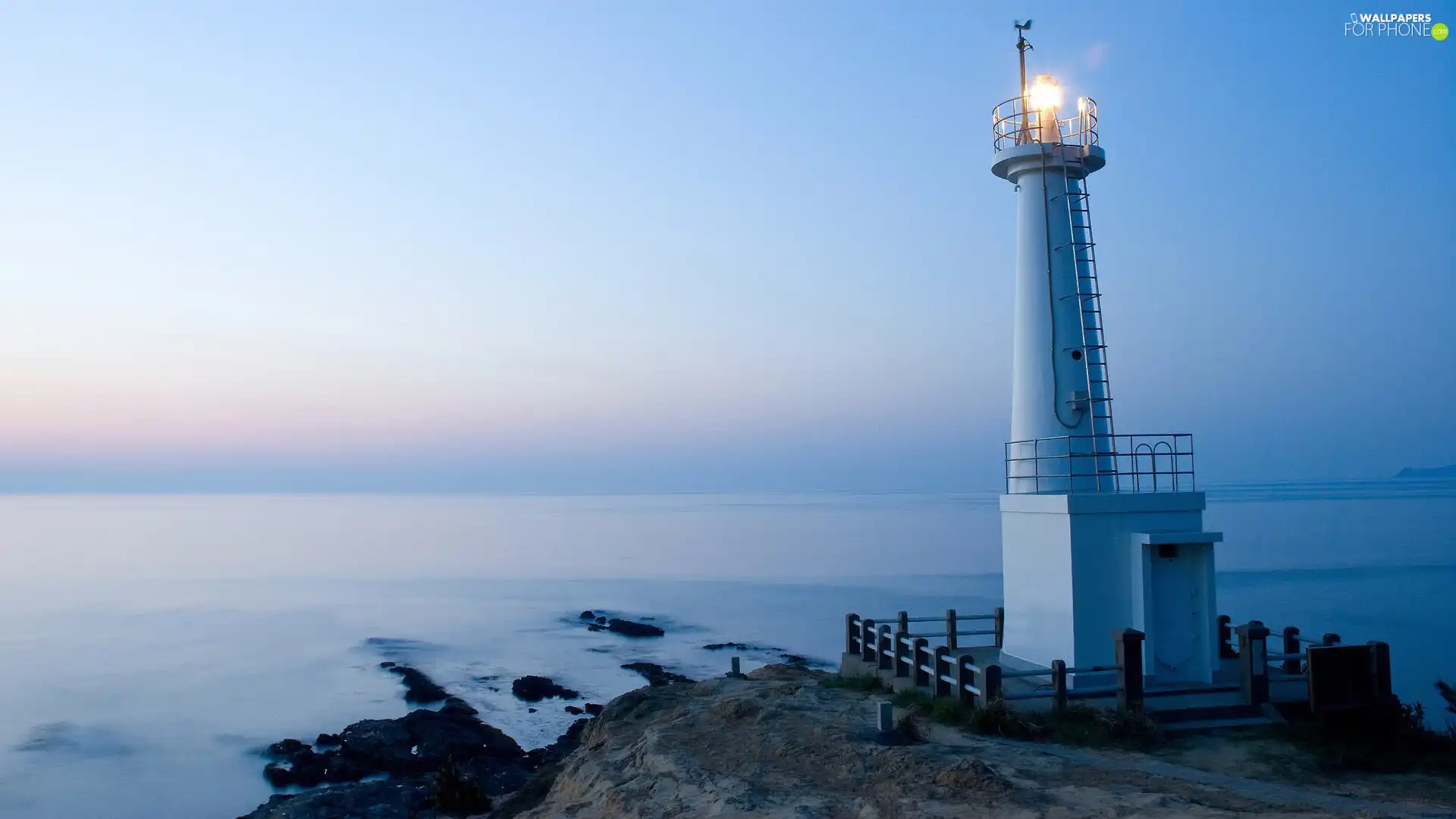 Lighthouses, sea