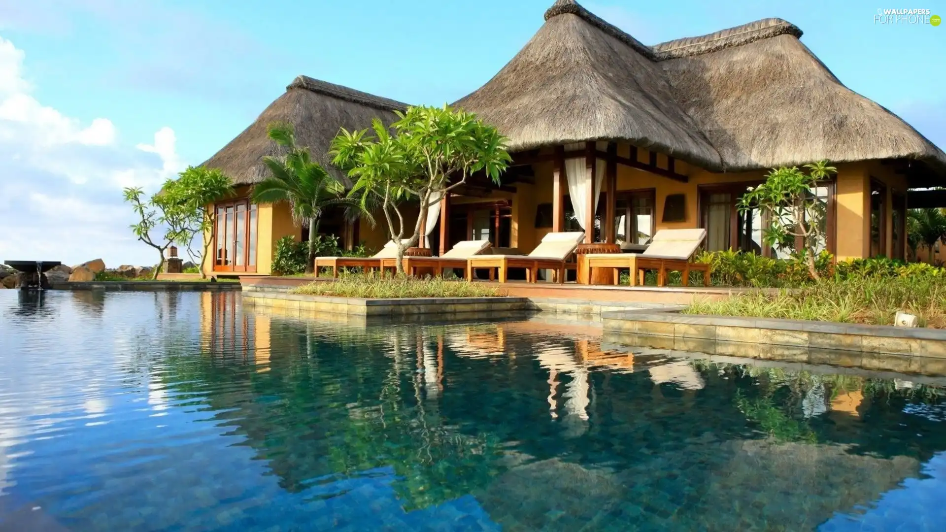Small hotel, Pool