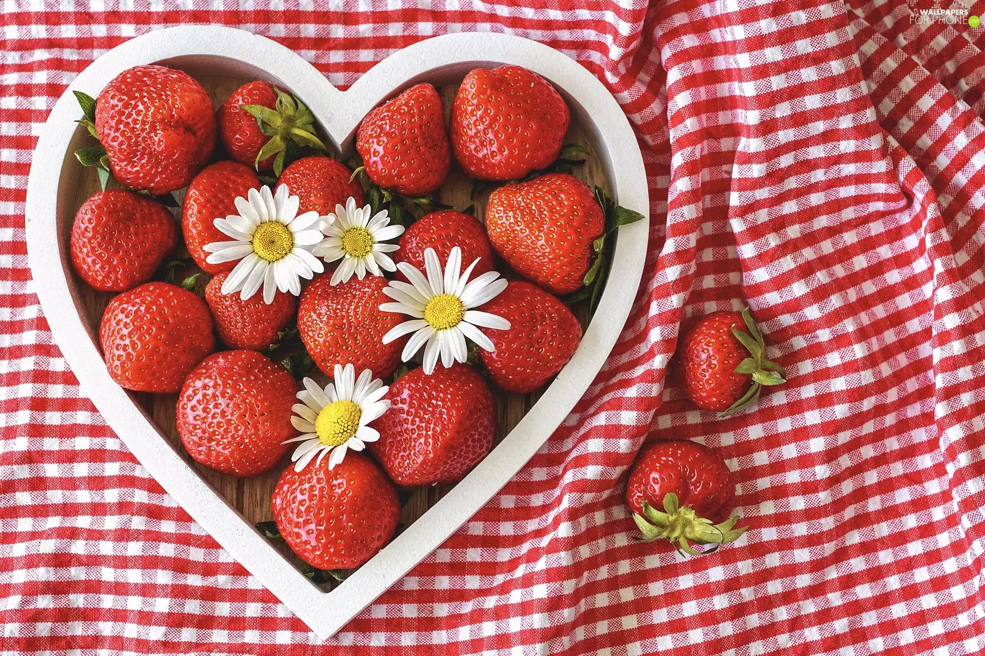 Fruits, daisies, Heart, strawberries