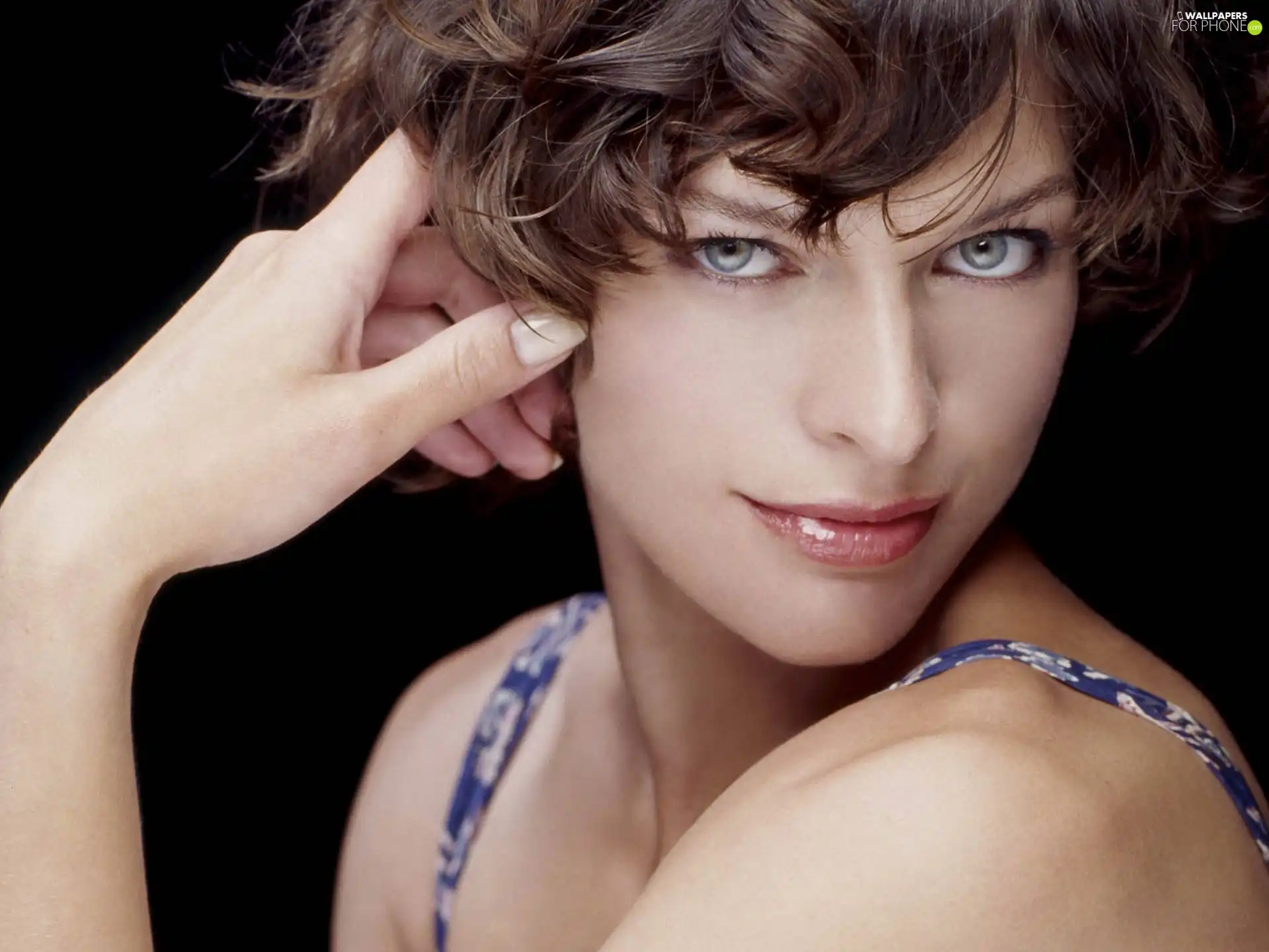Milla Jovovich, The look