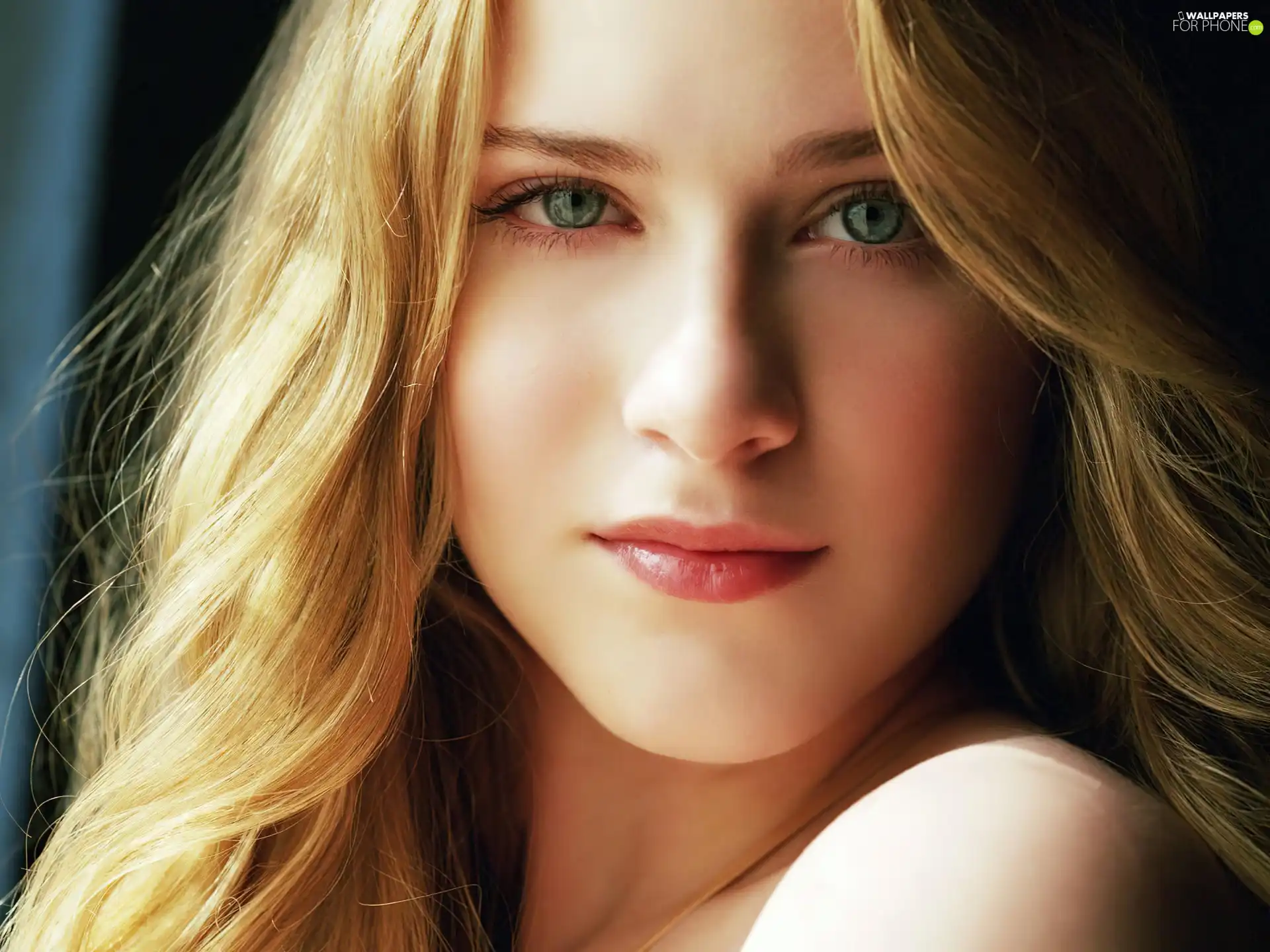 Blonde, Evan Rachel Wood, The look