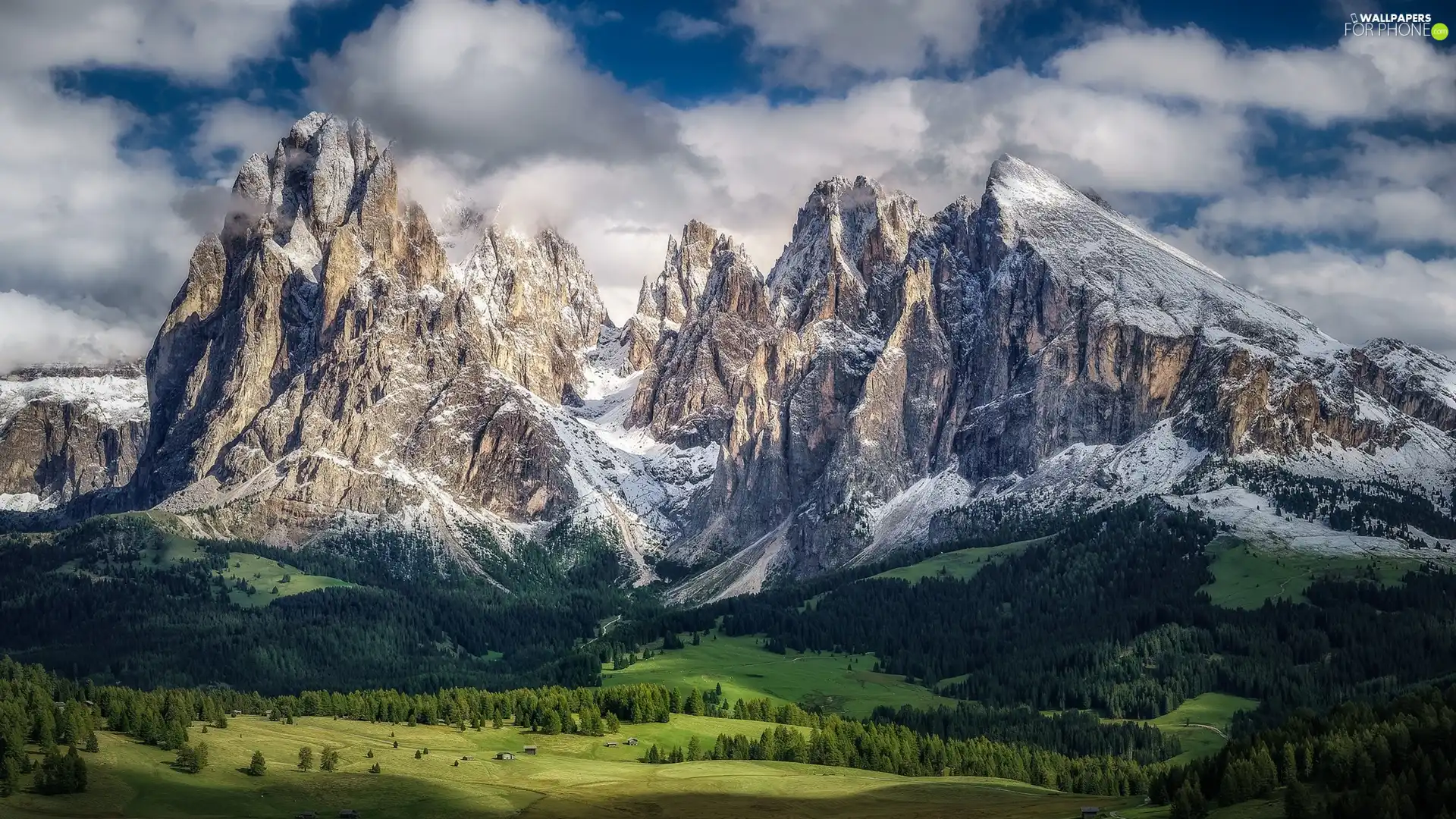 Italy, Sassolungo Mountains, Val Gardena Valley, Dolomites